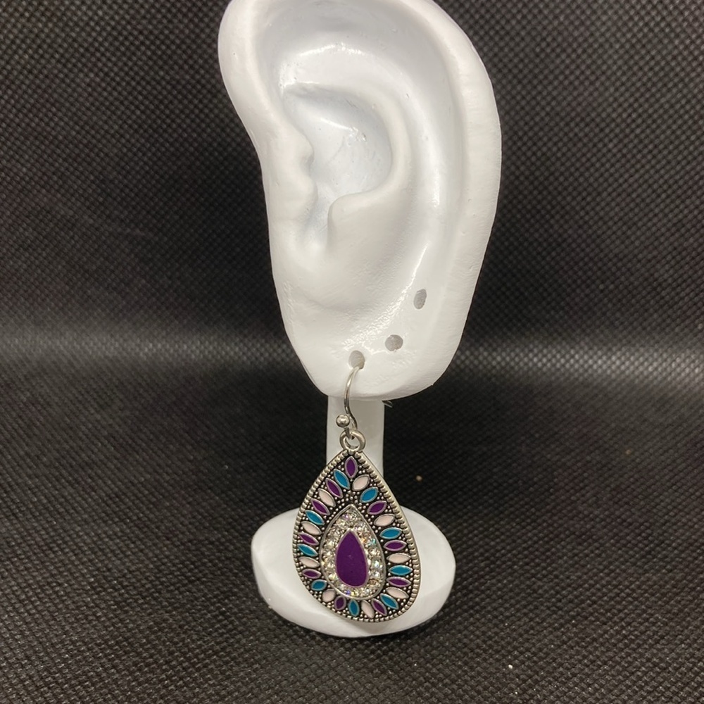 *BOGO Free* Teardrop earrings